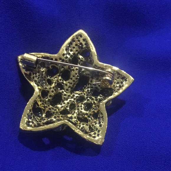 KLHHG Christmas Brooch - Picture 9 of 10